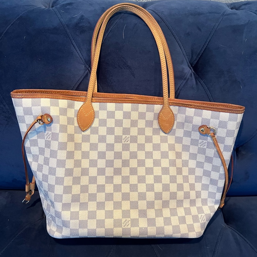 *SOLD* Authentic Louis Vuitton Neverfull MM